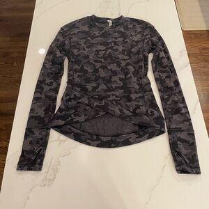 Lululemon black and grey warm fitted close to crossing long sleeve shirt…